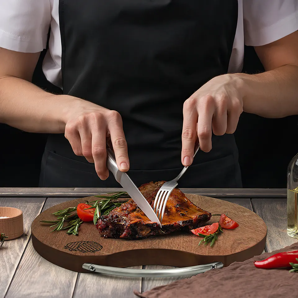 Round Cutting Board with Steel Hook